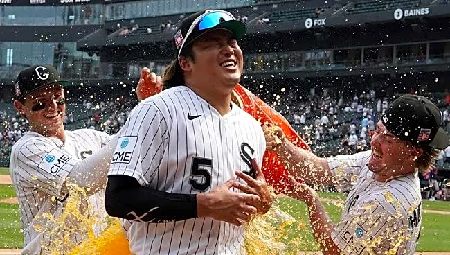 「好感度爆上がり」村上宗隆が口にした両親への言葉が大反響　2発6打点後「私が母なら泣いてる」