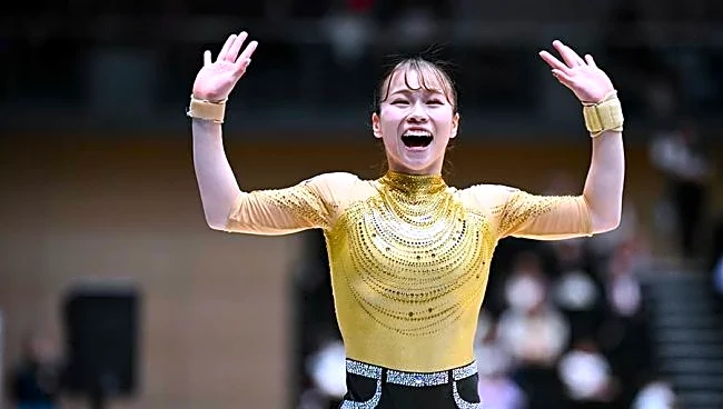「股関節が柔らかすぎ」　体操・杉原愛子の180度超え大開脚に驚き「こわいこわいこわい」