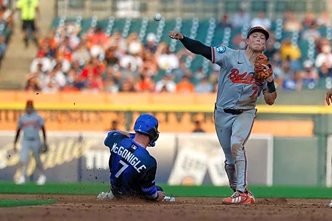 MLBで珍事「頭の中でドリフのメロディが」　“侵入者”に10人がかりで対応も…「球場全体が笑顔に」