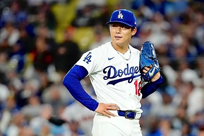 「印刷して家に飾りたい」山本由伸のオフショット　同僚と抱き合った1枚に反響「心温まる」
