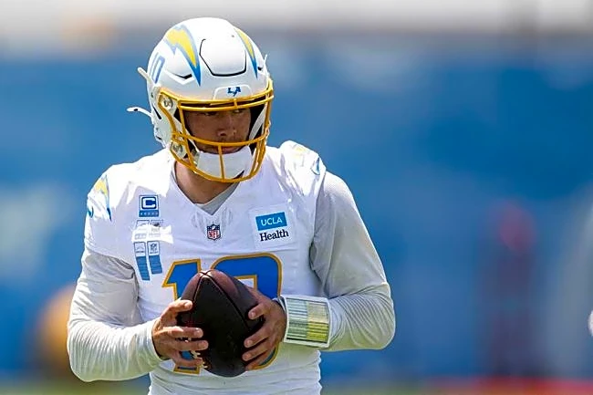 1億円超え指輪を贈呈か　月末に飛び込んだビッグニュースに全米騒然、NFLスターと人気歌手が婚約「完璧なカップル」