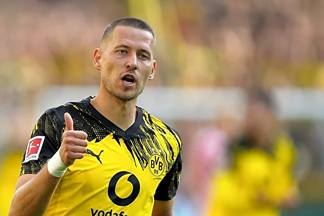 「え、マジで」　渋谷スクランブル交差点に突如出現したサッカー大物4人衆に騒然「そこで何を？」