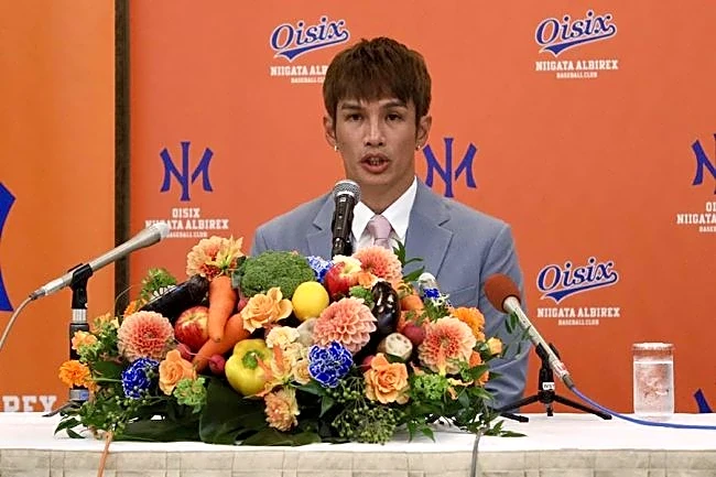 陽岱鋼、引退会見で号泣　サプライズで稲葉監督登場　決断の理由は「自分に勝てない。それが1番」　野球漬けだった日本ハム時代、坂本勇人＆岡本和真に感謝した巨人時代…異国で21年戦った台湾の英雄