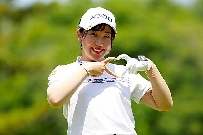 イメージ激変、26歳女子ゴルファーの“限定レア姿”に視線集中「暑さが吹き飛びました」
