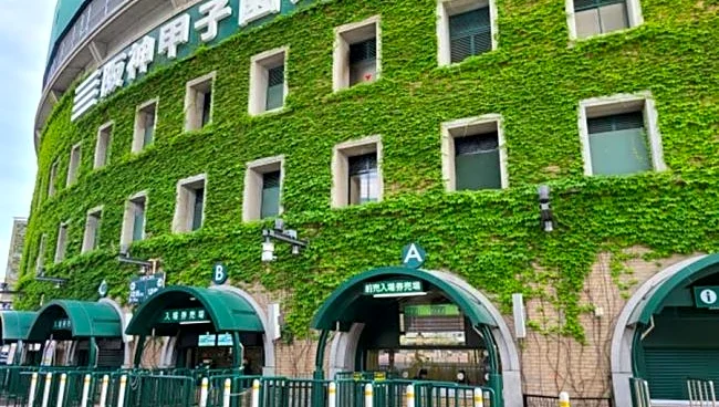 甲子園の古豪ユニに“違和感”「変えたのか」「真っ白に…」 31年ぶり登場、行進にネット注目