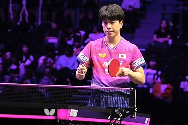 「えーっぐううぅぅ」　卓球大会で生まれた“二刀流”超絶プレーに騒然　22歳日本人のスゴ技が話題【WTTチャンピオンズ横浜】