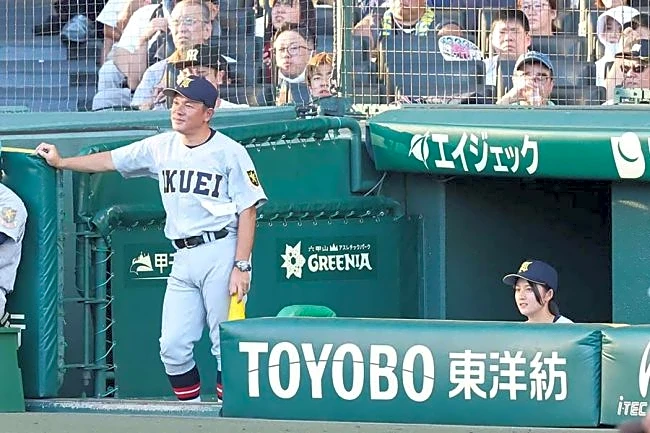 「NHKに映ってると思ったら…」甲子園1回戦のベンチに二度見　正体は…父は元選手「娘さんか」