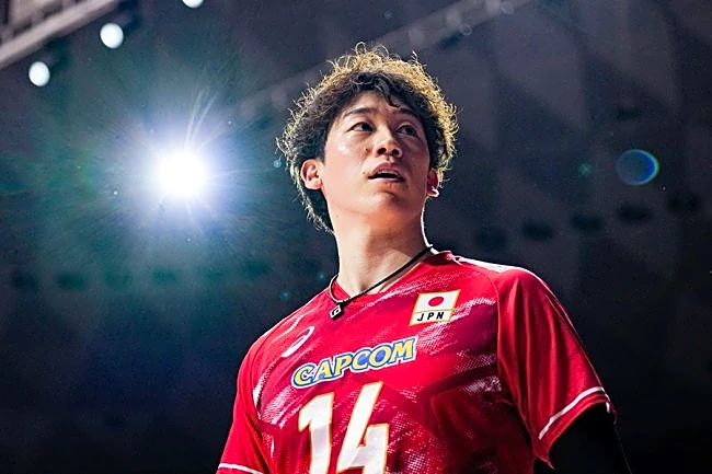 バレー石川祐希の“正装”にファン虜「ワオ！これはまた…」　黒一色、右手には「とっても素敵」