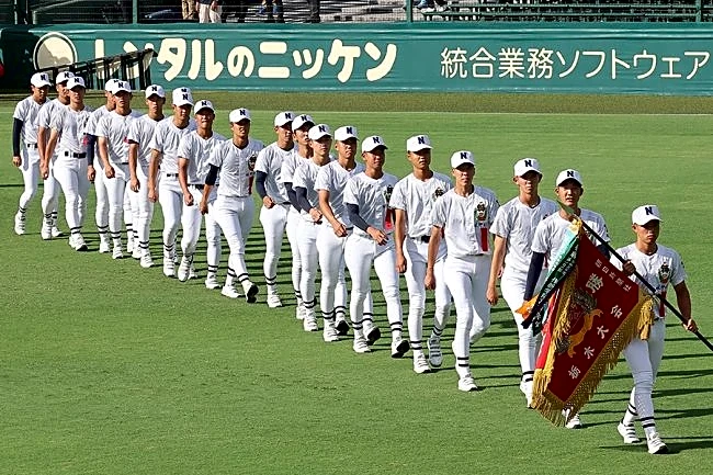 甲子園中継で「気になりすぎて…」　視聴者の目を奪った“光る”ユニホームに「涼しそう」の声