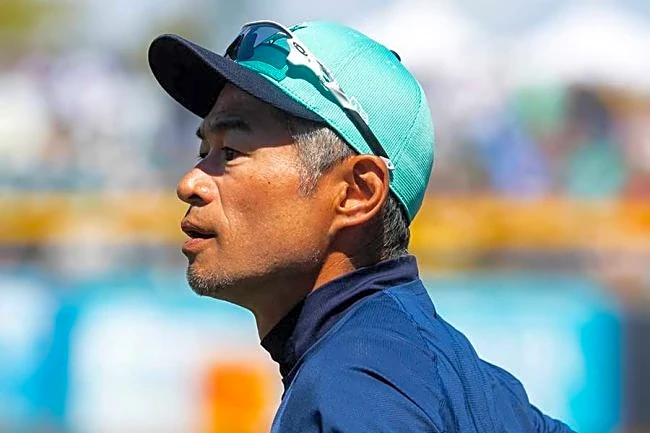 イチローが自ら歩み寄り…握手＆ハグした“憧れの人物”が大反響　「まさにお宝級！」「やばい」の声