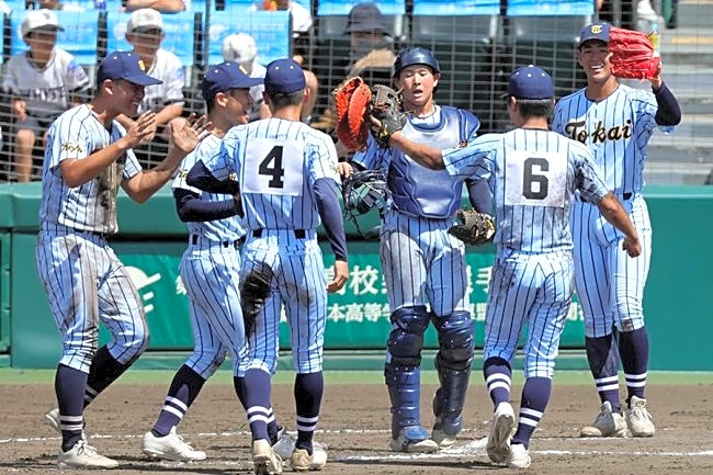 甲子園のユニホームに違和感「どっちがどっち」「混乱する」　遠目に見ると…21年はより“酷似”も