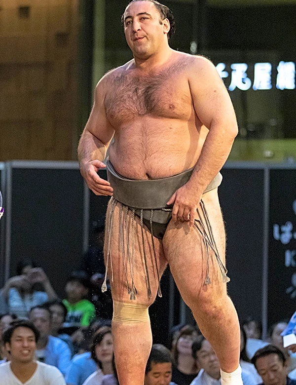 体重176kg元大関が“小さくなった”衝撃ショット　引退から3年…大男と並び視線集中「珍しい」