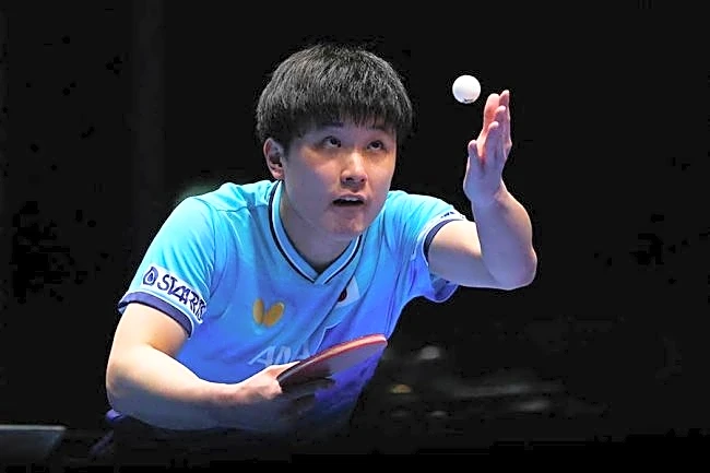 張本智和、8強入りで連覇前進　「対応が良かった」世界18位の中国選手粉砕【WTTチャンピオンズ】