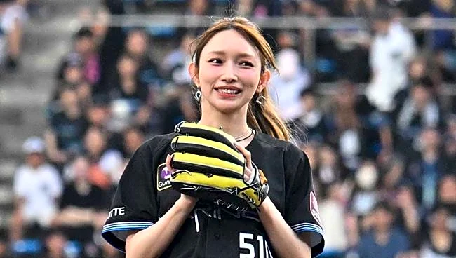 「ゴマキって40歳なのかよ」伝説アイドルの始球式に衝撃 人気曲も披露「変わらなすぎてビビる」