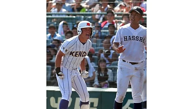 甲子園アルプスの女子生徒に仰天「え!?」「知らなかった」 和風の“応援衣装”で選手後押し