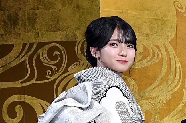 甲子園チア→現役アイドルが驚きの一球「わけわからん投げ方」　結果は…「すごい」「流石」称賛の声
