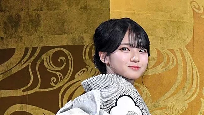 甲子園チア→現役アイドルが驚きの一球「わけわからん投げ方」 結果は…「すごい」「流石」称賛の声