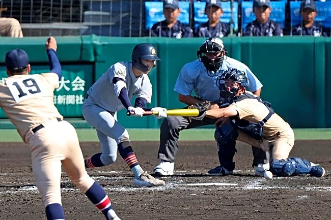 甲子園ナインに衝撃「サッカー部かと…」　猛暑の夏に…斬新ユニに止まぬ反響「涼しそう」「良い」