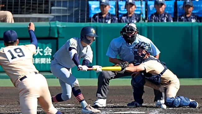 甲子園ナインに衝撃「サッカー部かと…」 猛暑の夏に…斬新ユニに止まぬ反響「涼しそう」「良い」