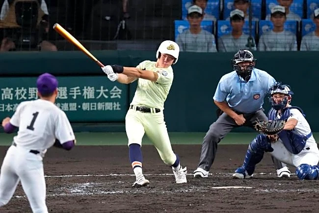 「あれ？こんな色やった？」NHK甲子園、視聴者が驚いた一着　変化に「星稜に似てる」夏も視線集中