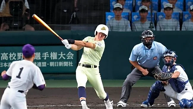 「あれ?こんな色やった?」NHK甲子園、視聴者が驚いた一着 変化に「星稜に似てる」夏も視線集中