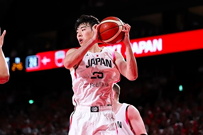 会場騒然、バスケ日本戦に現れた人物「これはザワつく」　スクリーンに映り「隠しきれないオーラ」