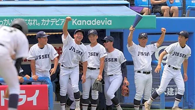 甲子園ベンチの人物に驚き「打ちそう」「雑誌に必ず載ってた」 NHKも紹介、異色の経歴「すごいな」