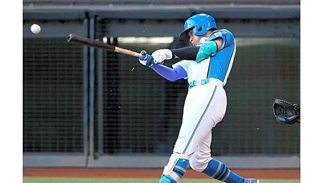 失恋告白のプロ野球選手、客席のボードに珍要求　ネット笑撃「恋も野球もw」「今日の名言」