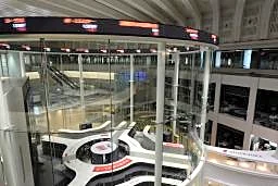 東証、一時1500円超高 大幅安の反動で買い戻し