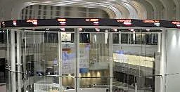 東証、一時1300円超高 AIや半導体、買い膨らむ