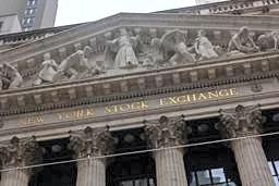 ＮＹ株、反落し６ドル安　企業決算にらみ方向感欠く