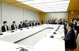 政府、外国人受け入れ規制議論へ　有識者会議新設、今年度中に方針