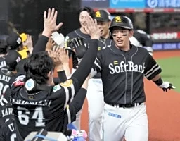 西３―７ソ（２４日）　ソフト３連勝、栗原３０号