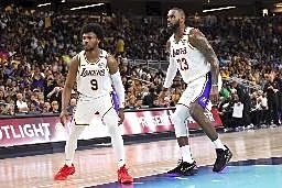 L・ジェームズは76ersに 年俸大幅減「勝つため」