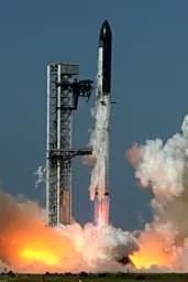 米スペースX宇宙船、再打ち上げ 改良版、衛星20基放出