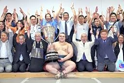 母国の特殊作戦部隊が祝福　「安青錦は歴史つくった」