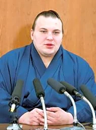 安青錦「一番上の番付狙う」　３度目Ｖ、大関復帰も決定