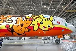 ポケモン３０周年で特別機　全日空が公開、赤モチーフ