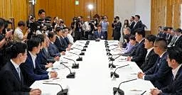 政府、投資拡大へ上限設けず　２７年度予算、概算要求基準提示