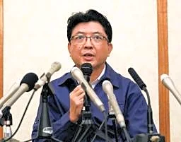 イオン社長謝罪、爆発原因は不明　地震時４千人が館内、熊本で会見