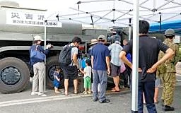 熊本地震、にじむ疲れ募る不安　給水車に長蛇の列