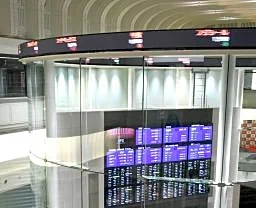 東証、午前終値は６万２２１８円　半導体銘柄に買い戻し
