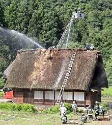 富山の世界遺産集落で火災　合掌造り、けが人なし