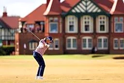 桑木志帆2位発進、岩井千怜6位 全英女子ゴルフが開幕