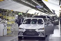 トヨタと日産、工場停止を延長　安全や物流考慮、地震の影響拡大