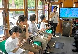 被爆電車に乗り考える平和　広島電鉄、市内巡るツアー
