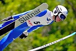 サマージャンプ、男子は布施がＶ　女子は勢藤が３連勝