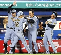 ヤ3―4神(2日) 阪神が4連勝、坂本2発