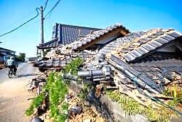 熊本地震、家屋被害４６２２棟　２０６カ所に８０００人超避難