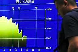 円急騰、一時１ドル＝１５５円台　市場で追加介入に警戒感高まる